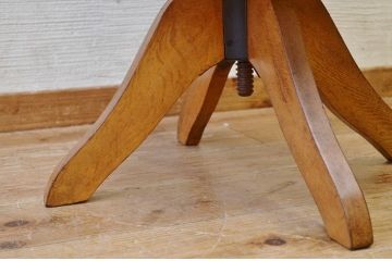 レトロ家具　ジャンク品!ナラ材のレトロな回転いす(椅子)