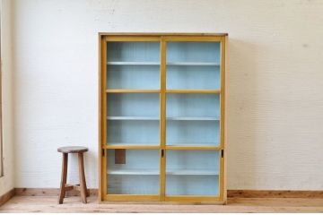 レトロ家具　レトロなデザインの薄型収納棚(本棚)