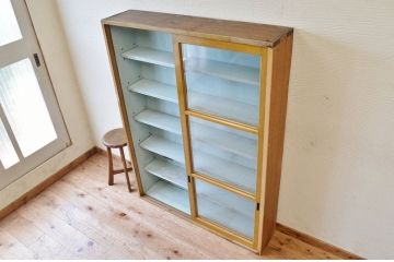 レトロ家具　レトロなデザインの薄型収納棚(本棚)