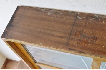 レトロ家具　レトロなデザインの薄型収納棚(本棚)