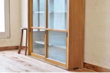 レトロ家具　レトロなデザインの薄型収納棚(本棚)