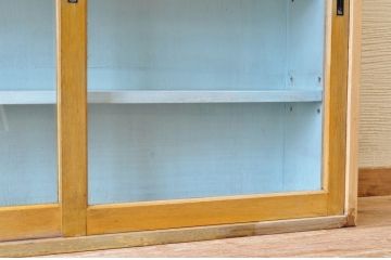 レトロ家具　レトロなデザインの薄型収納棚(本棚)