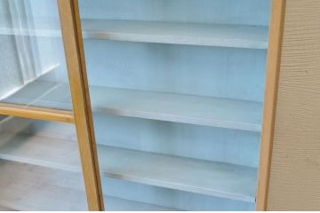 レトロ家具　レトロなデザインの薄型収納棚(本棚)