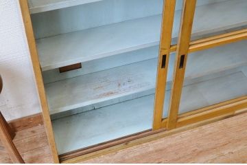 レトロ家具　レトロなデザインの薄型収納棚(本棚)