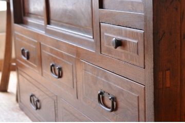 アンティーク家具　前面欅!木目の素晴らしいアンティーク収納棚