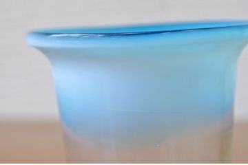 ○大正〜昭和初期!　青色乳白吹きガラス氷コップ2