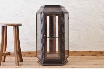 アンティーク家具　古い雑貨屋の五角形回転ガラスケース(ショーケース)