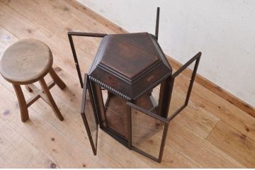 アンティーク家具　古い雑貨屋の五角形回転ガラスケース(ショーケース)