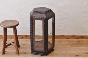 アンティーク家具　古い雑貨屋の五角形回転ガラスケース(ショーケース)