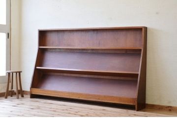 古い本屋のアンティークマガジンラック(本棚)