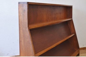 古い本屋のアンティークマガジンラック(本棚)