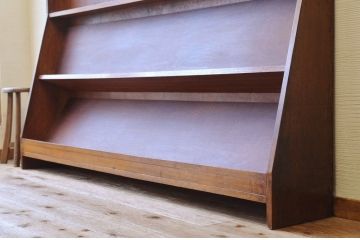 古い本屋のアンティークマガジンラック(本棚)