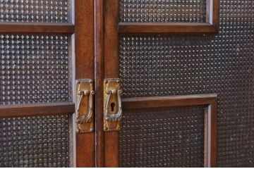 アンティーク家具　特注造り幾何学模様の上質なプレスガラスアンティーク本箱