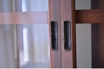 アンティーク家具　希少!古い商家の両面引き戸収納棚(ガラスケース)