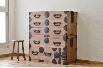 アンティーク家具　☆古民具 骨董 総桐材の金具の立派な五丁引き上手衣装箪笥(時代箪笥、桐箪笥、桐たんす)