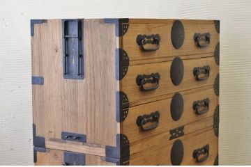 アンティーク家具　☆古民具 骨董 総桐材の金具の立派な五丁引き上手衣装箪笥(時代箪笥、桐箪笥、桐たんす)