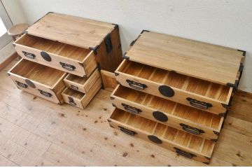 アンティーク家具　☆古民具 骨董 総桐材の金具の立派な五丁引き上手衣装箪笥(時代箪笥、桐箪笥、桐たんす)