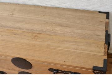 アンティーク家具　☆古民具 骨董 総桐材の金具の立派な五丁引き上手衣装箪笥(時代箪笥、桐箪笥、桐たんす)