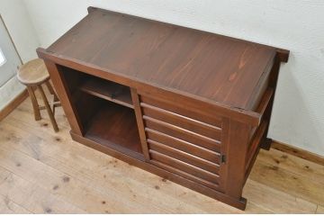 アンティーク家具　シンプルなアンティーク水屋箪笥サイドボード