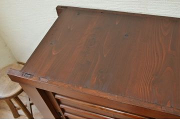 アンティーク家具　シンプルなアンティーク水屋箪笥サイドボード