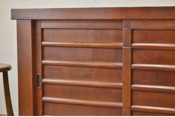 アンティーク家具　シンプルなアンティーク水屋箪笥サイドボード
