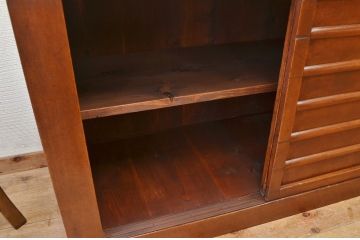 アンティーク家具　シンプルなアンティーク水屋箪笥サイドボード