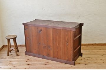 アンティーク家具　シンプルなアンティーク水屋箪笥サイドボード