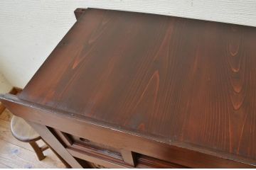 アンティーク家具　素敵なデザイン!四尺水屋箪笥サイドボード