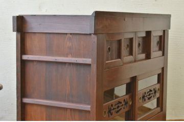 アンティーク家具　素敵なデザイン!四尺水屋箪笥サイドボード