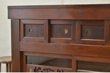 アンティーク家具　素敵なデザイン!四尺水屋箪笥サイドボード