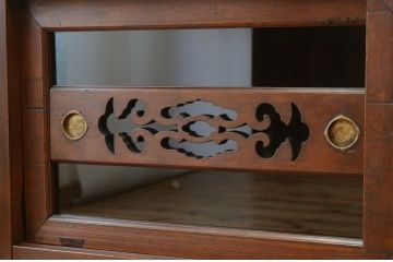 アンティーク家具　素敵なデザイン!四尺水屋箪笥サイドボード