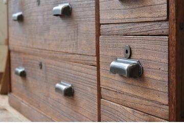 アンティーク家具　古い木のアンティークローチェスト(ローボード)1