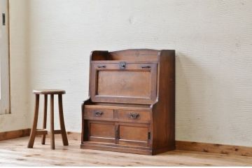 古い栓材の象嵌入りライティングビューロー(簿記机)