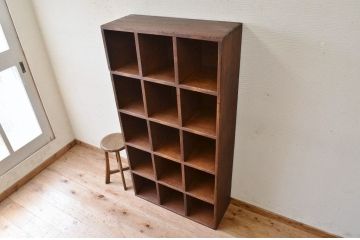 アンティーク家具　使い込まれたアンティークマス目棚4(飾り棚、陳列棚、下駄箱)