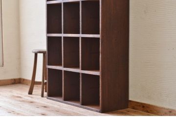 アンティーク家具　使い込まれたアンティークマス目棚4(飾り棚、陳列棚、下駄箱)