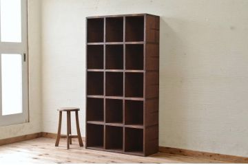 アンティーク家具　使い込まれたアンティークマス目棚6(飾り棚、陳列棚、下駄箱)