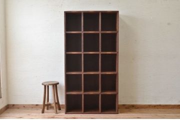 アンティーク家具　使い込まれたアンティークマス目棚6(飾り棚、陳列棚、下駄箱)