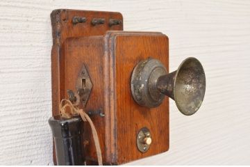 ○大正〜昭和初期　古い電話機