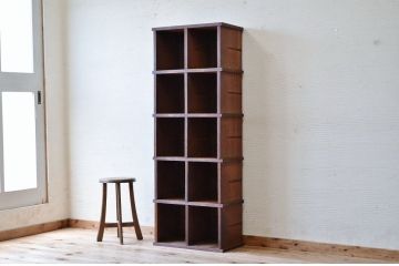 アンティーク家具　使い込まれたアンティークマス目棚14(飾り棚、陳列棚、下駄箱)