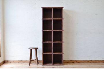 アンティーク家具　使い込まれたアンティークマス目棚14(飾り棚、陳列棚、下駄箱)