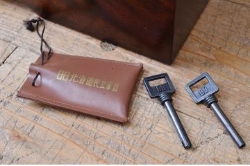 中古　北海道民芸家具ワードローブ(洋服箪笥)