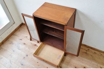 アンティーク家具　古い木のダイヤガラスアンティーク本箱