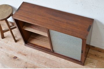 アンティーク家具　古い木の小振りなアンティーク収納棚1