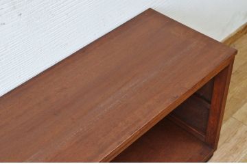 アンティーク家具　古い木のシンプルなローボード