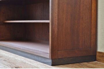 アンティーク家具　古い木のシンプルなローボード