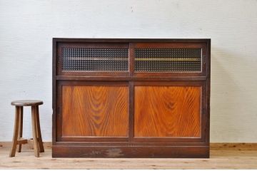 アンティーク家具　チェッカーガラスの大振りな下駄箱(収納棚)