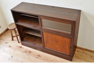 アンティーク家具　チェッカーガラスの大振りな下駄箱(収納棚)