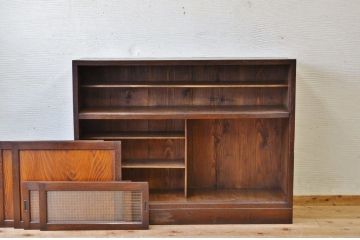 アンティーク家具　チェッカーガラスの大振りな下駄箱(収納棚)