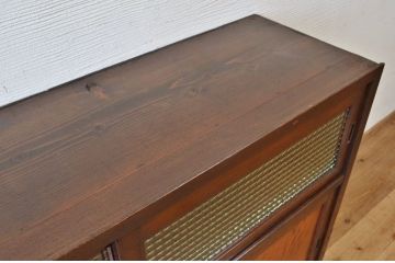 アンティーク家具　チェッカーガラスの大振りな下駄箱(収納棚)