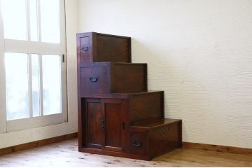 アンティーク家具　古い欅材の重厚な階段箪笥